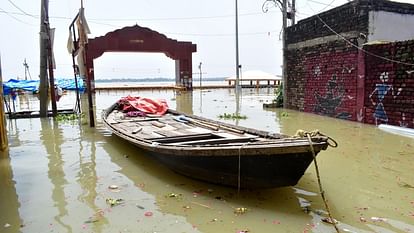 Prayagraj Flood: Flood water reached the settlements, water level continues to rise