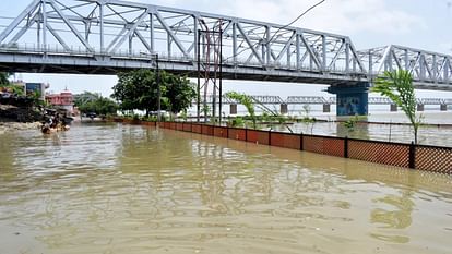 Prayagraj Flood: Flood water reached the settlements, water level continues to rise