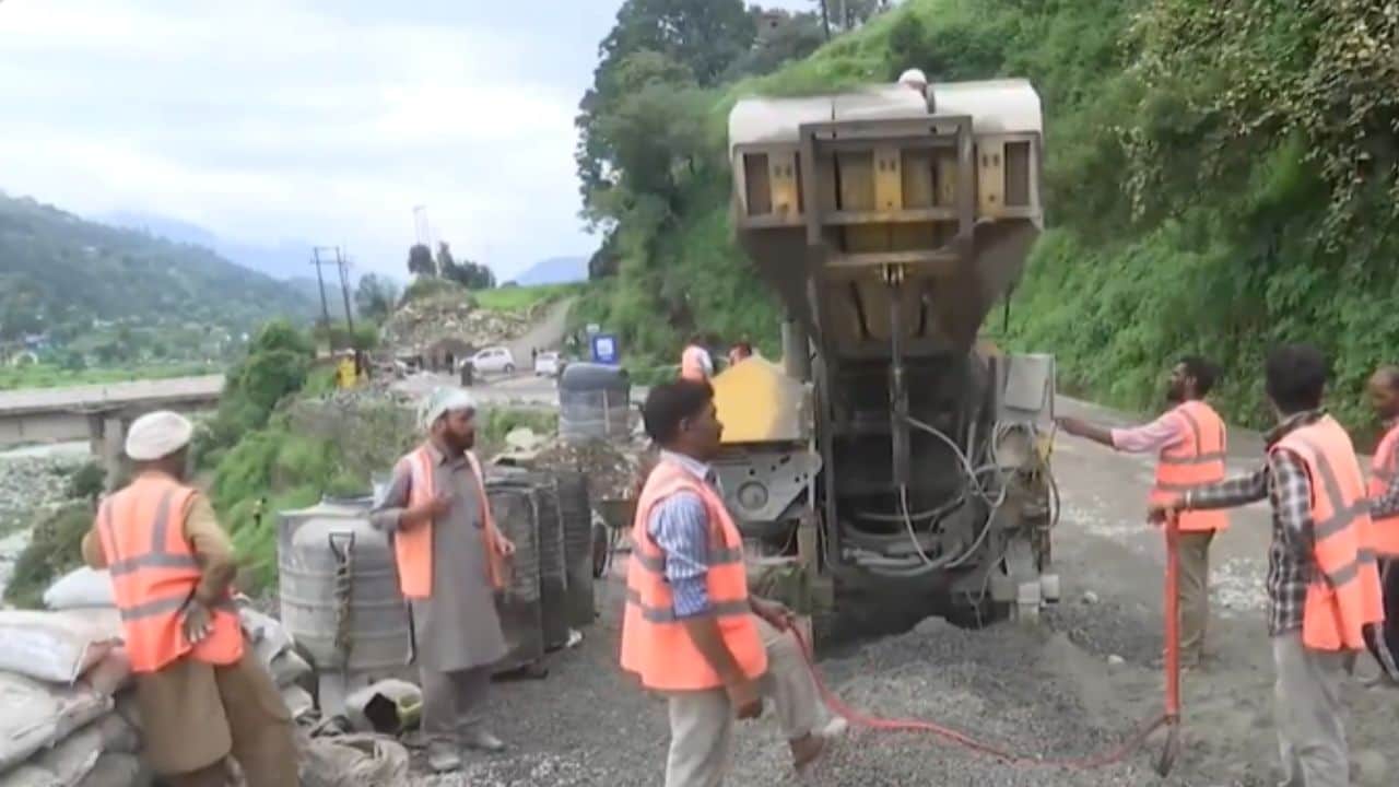 राजोरी सड़क निर्माण