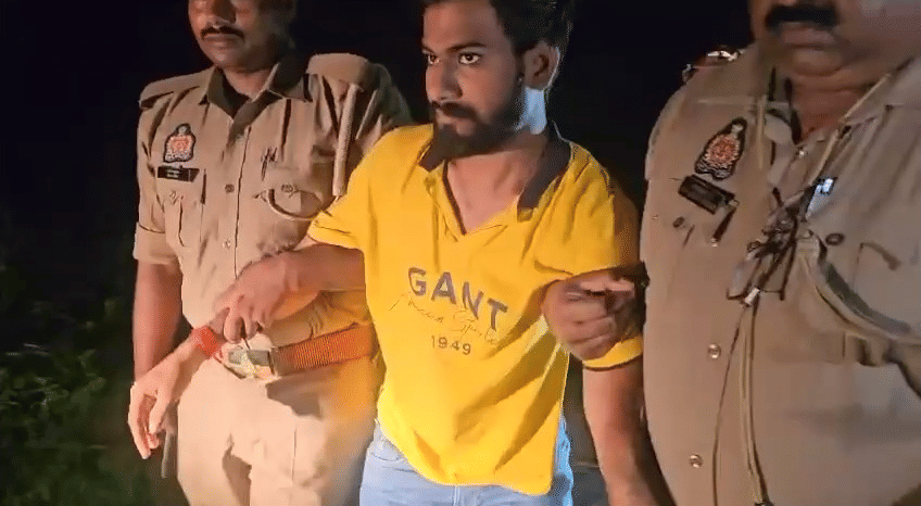 Two criminals were shot in an encounter in Sultanpur and were arrested.