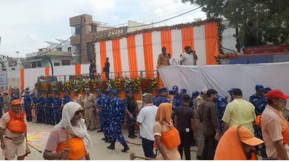 Meerut: Kanwariyas are also troubled by the bright sunlight since morning, meteorologists made this prediction