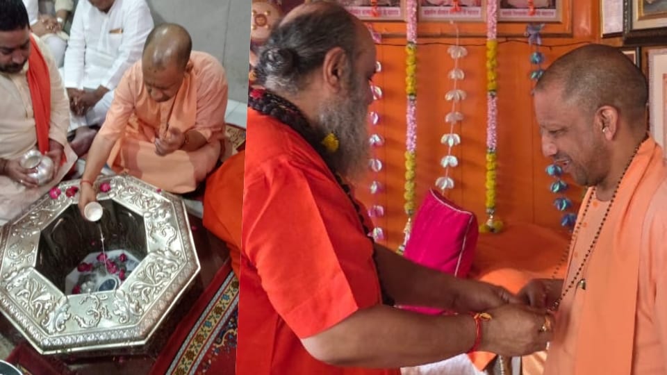 CM Yogi in Ghaziabad Offers Prayers in Dudeshwar Nath Temple, Shower Flowers on Kanwariya in Meerut Today