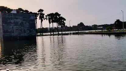 Varuna crosses warning mark Ganga water level drops in Kashi situation persisted for three consecutive years
