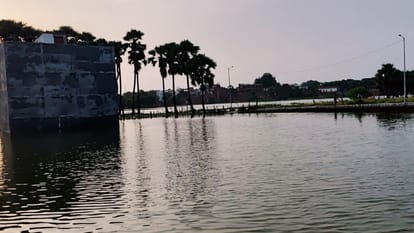 Varuna crosses warning mark Ganga water level drops in Kashi situation persisted for three consecutive years