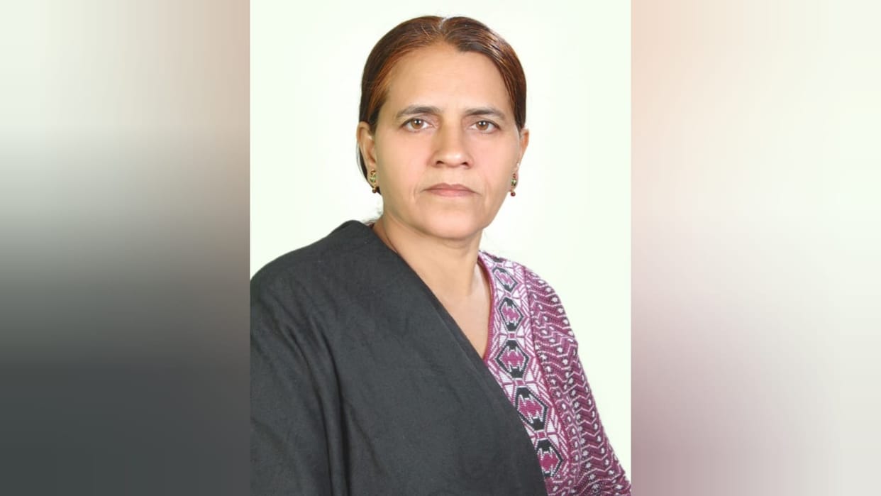 veena kumari helping needy women and girls in hisar Haryana