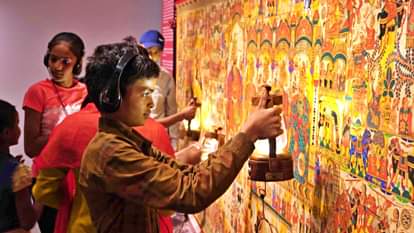 हेडफोन में सुनाई देती है फड़ चित्र की कथा