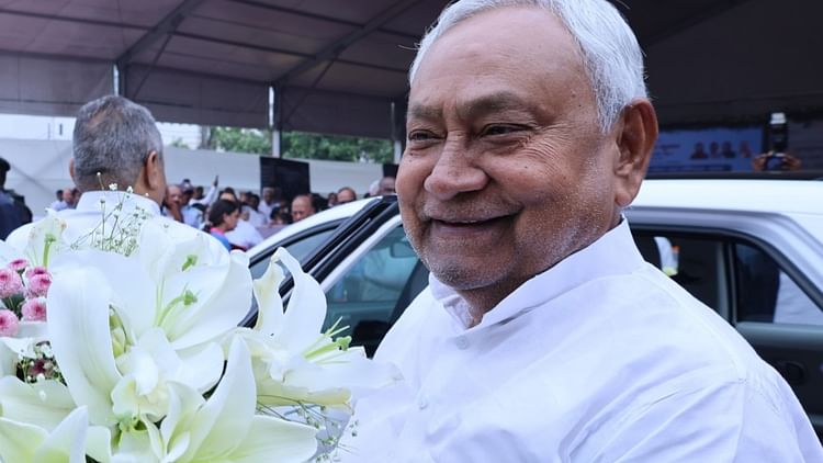 Bihar: CM नीतीश ने 2.56 लाख कर्मियों का दोगुना किया मानदेय, 10 लाख से अधिक लोगों के जीवन में बदलाव की उम्मीद