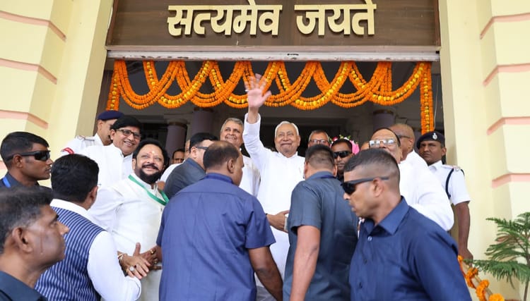 Bihar Vidhan Sabha Live: SIR और अपराध पर सरकार को इंडिया गठबंधन ने घेरा, विधायकों के हंगामे के बीच सदन स्थगित