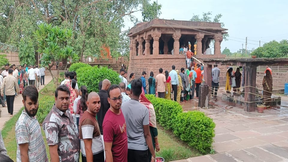 Shivalay of Chhattisgarh huge crowd of devotees gathers in the Kalchuri period Shiva temple