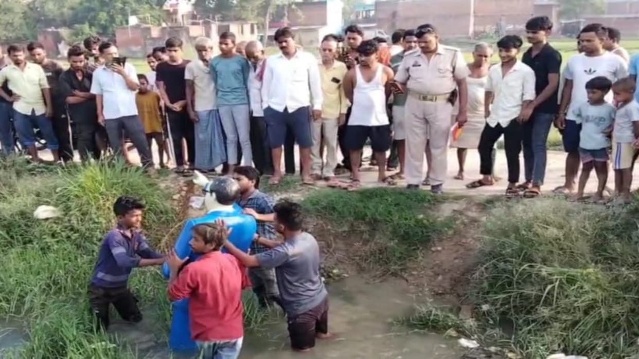 Prayagraj News: In Phulpur, miscreants broke Ambedkar statue and threw it in the canal, causing commotion