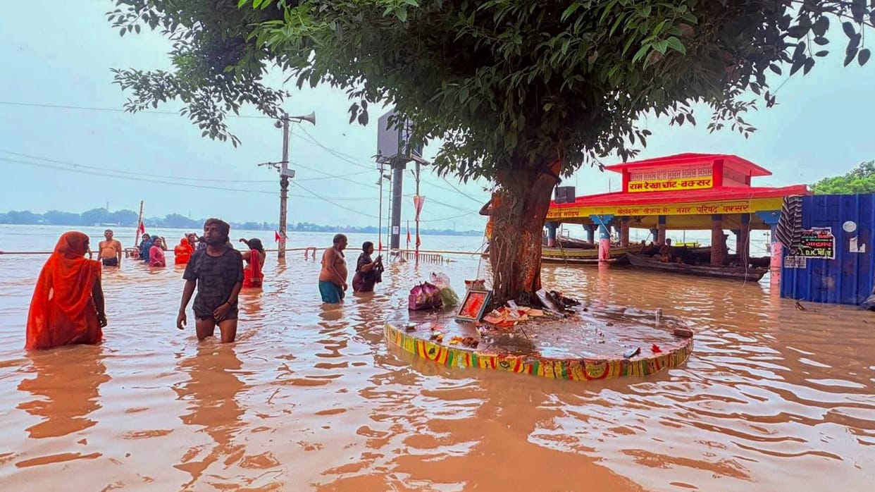 Weather Havoc across India Rivers Waterlevels floods in Bihar roads closed in Himachal UP rainfall alert