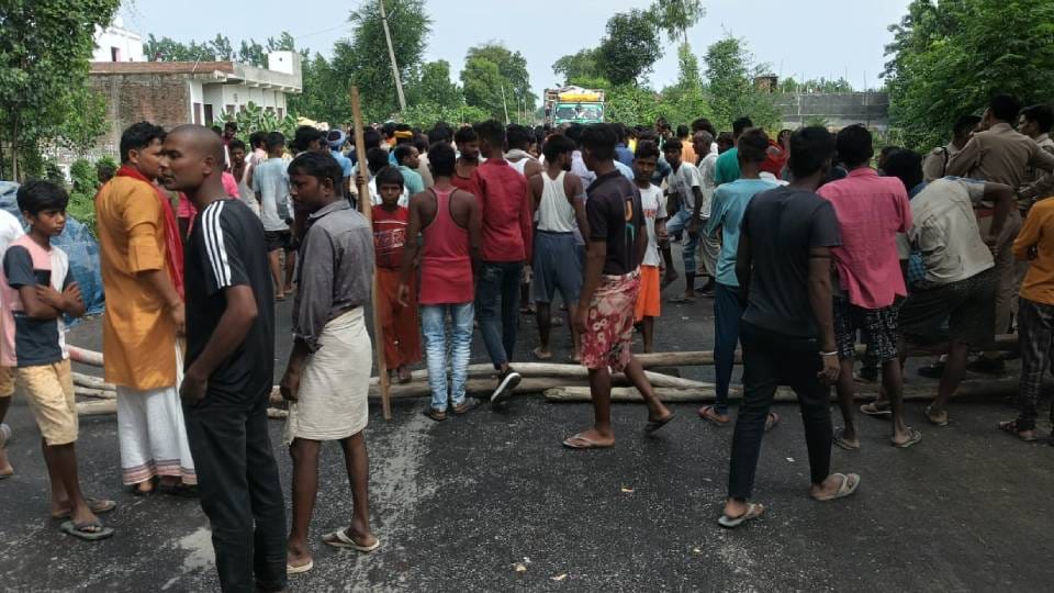 girl died due to electric shock In Sitapur who went to pluck Belpatra