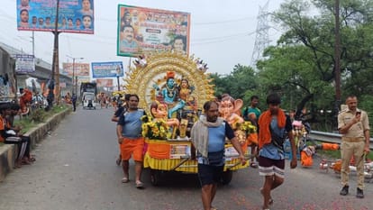 Kanwariyas are going towards their destination with attractive tableaus of gods and goddesses