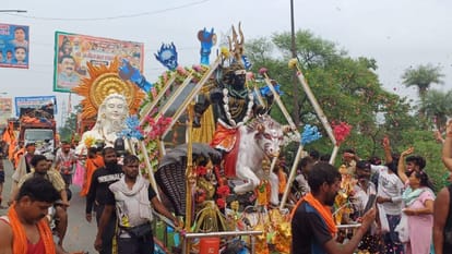 Kanwariyas are going towards their destination with attractive tableaus of gods and goddesses