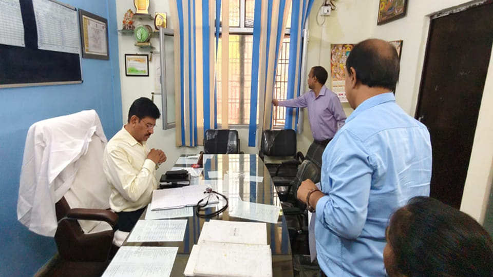 Kanpur: CMO inspected Kalyanpur CHC, gave instructions for cleanliness