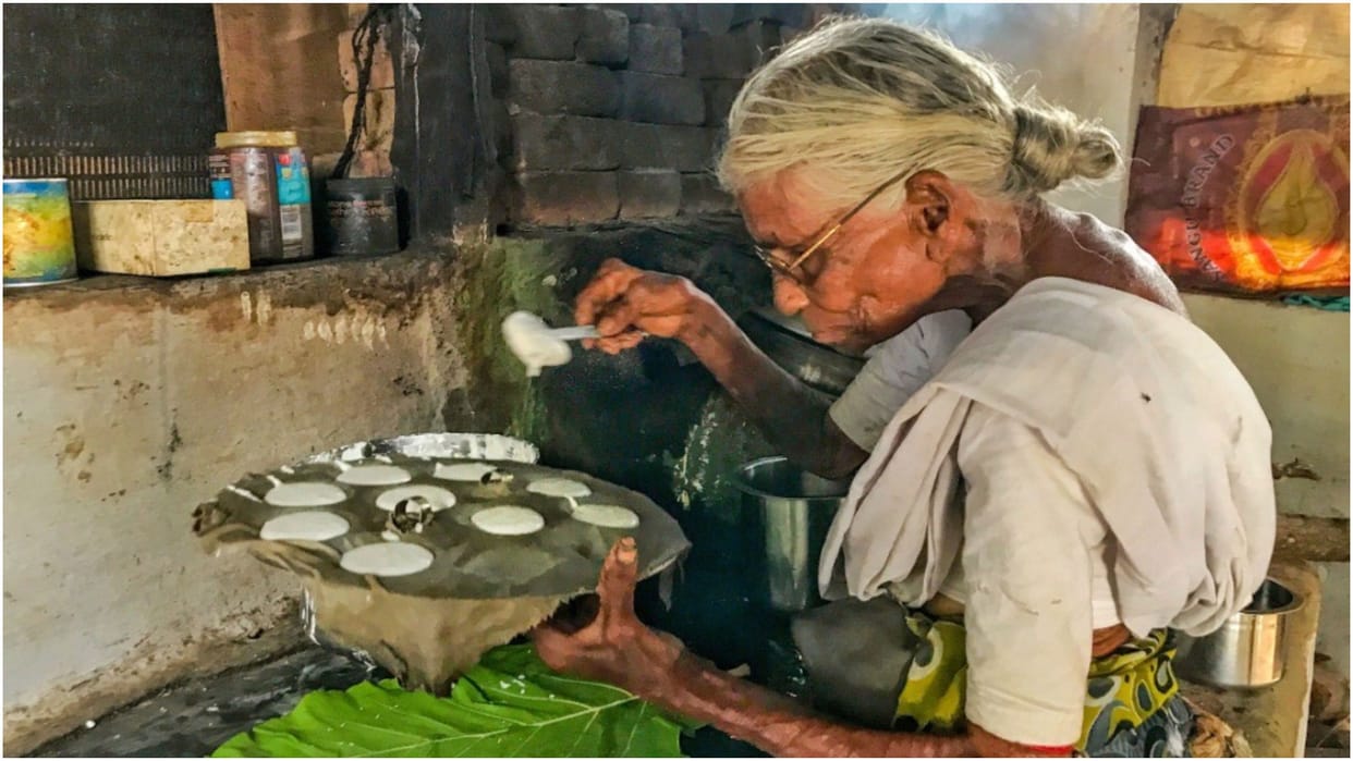 Tamilnadu's 85 Year Old Lady Kamalathal known As Idli Amma Feeding People With Just One Rupee Idlis