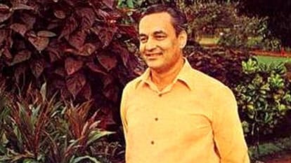 Singer Mukesh Hit Songs Got National Film Awards and Filmfare Kayi Baar Yunhi Dekha Hai Sab Kuch Seekha Humne