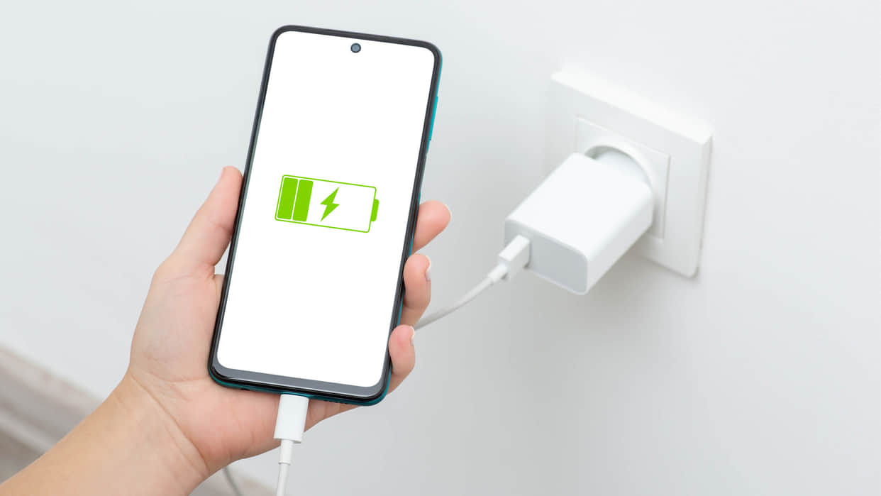 why phone lithum ion battery drains fast after reaching 20 percent charge