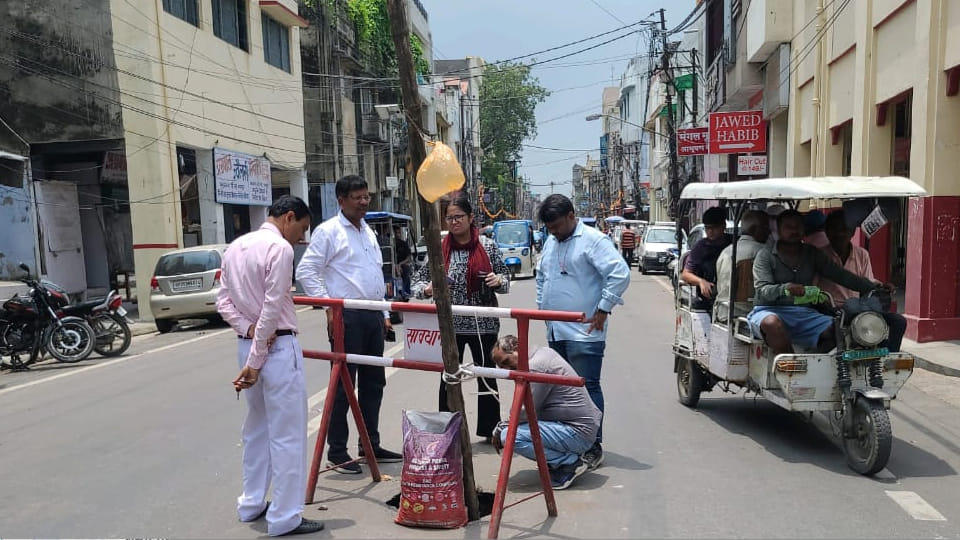 Kanpur: Fear of road collapse due to pipe breakage on P road, digging will be done