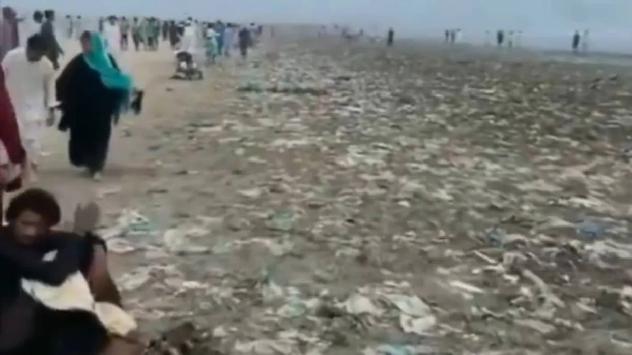 People mistook Pakistan beach for a pile of garbage people celebrated holidays amidst this filth Video Viral