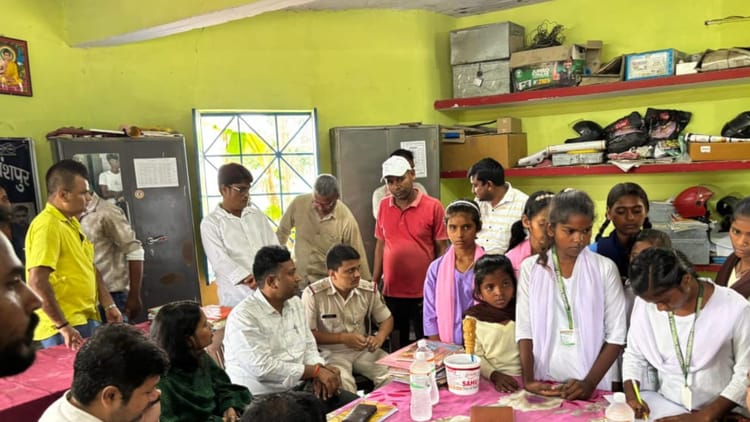 Bihar: कस्तूरबा गांधी आवासीय विद्यालय की छात्रा लापता, परिजनों ने किया जमकर हंगामा; पुलिस जांच में जुटी