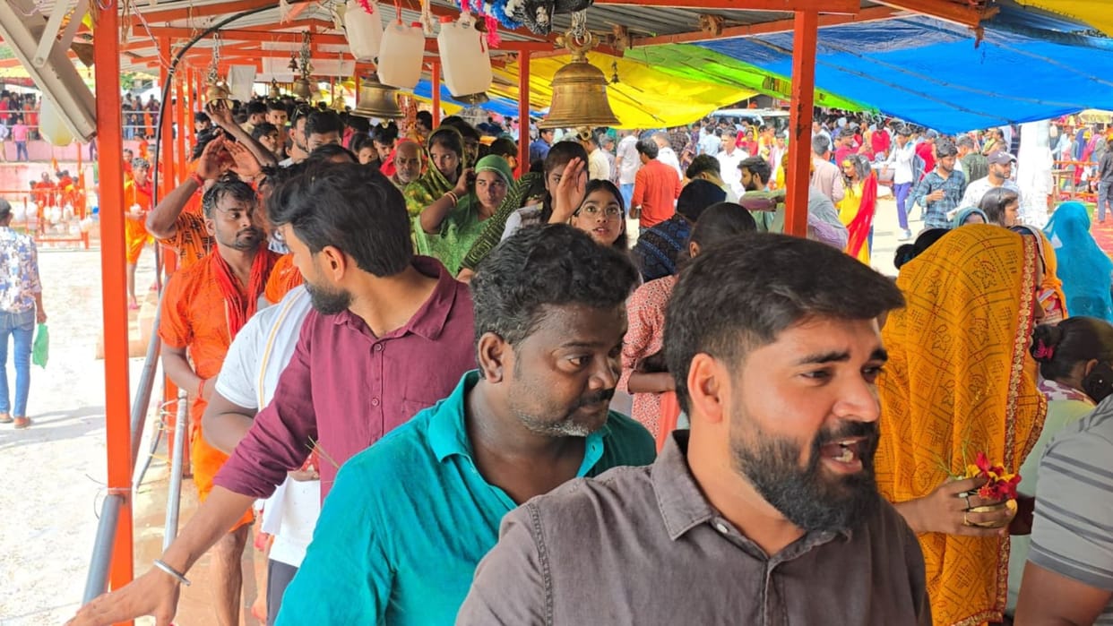 Sawam 2025 Devotees performed Jalabhishek in Trilochan Mahadev temple in jaunpur