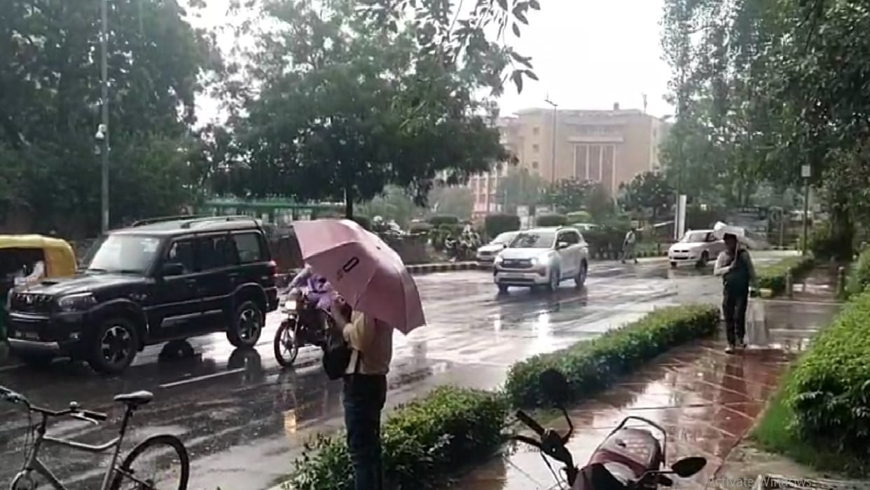 Rained at many places in Delhi NCR