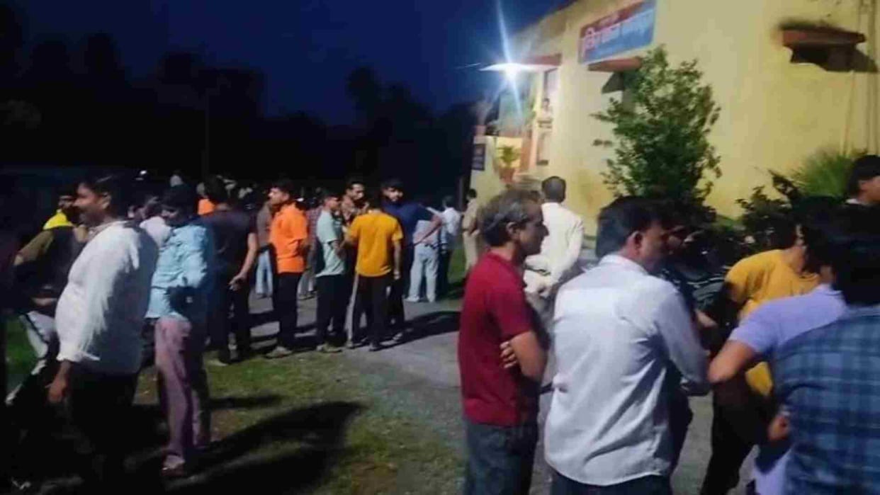 Udaipur News: Villagers surrounded Baghpura police station in Udaipur