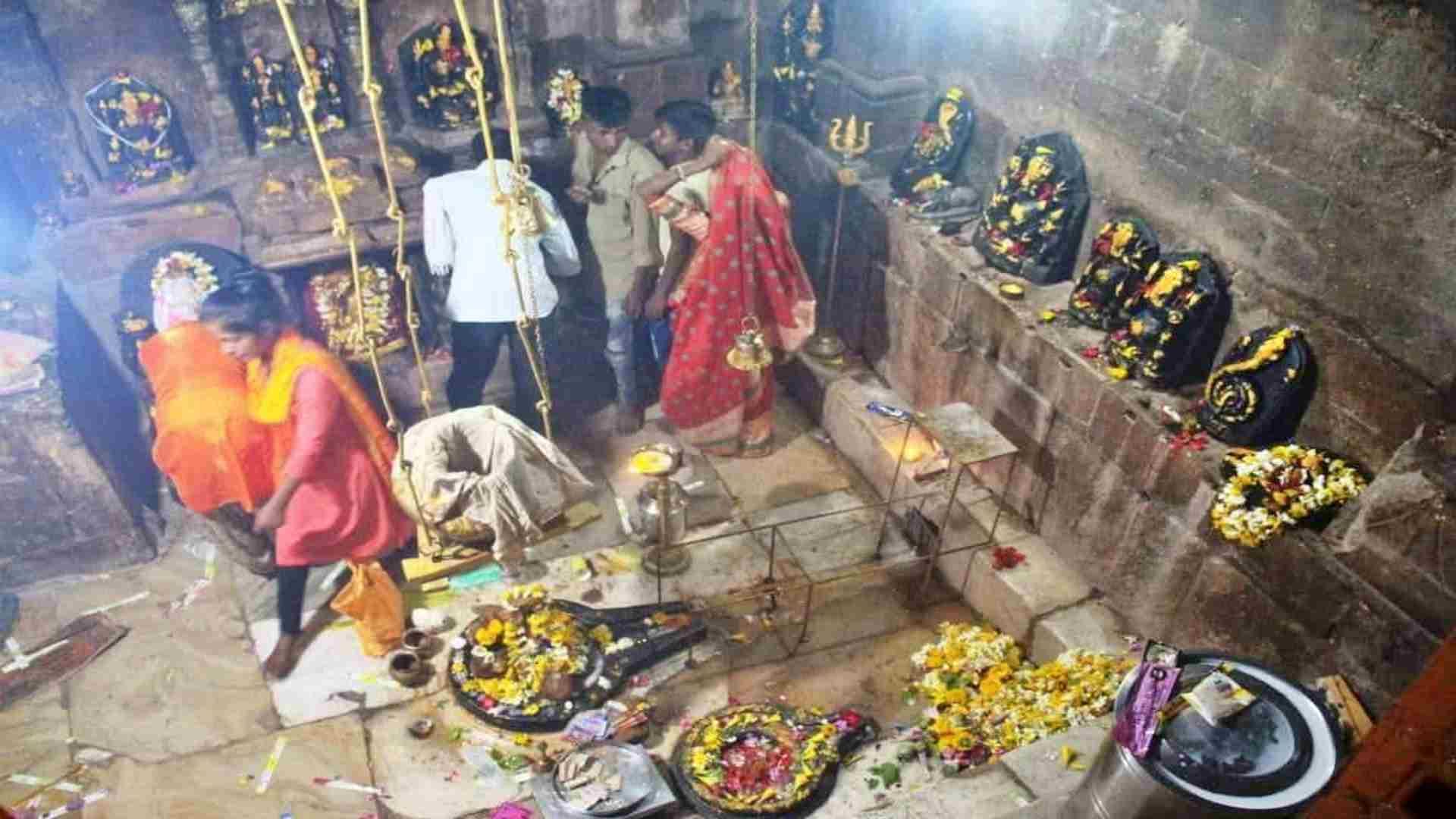 देवसोमनाथ मंदिर मेंदो शिवलिंग।