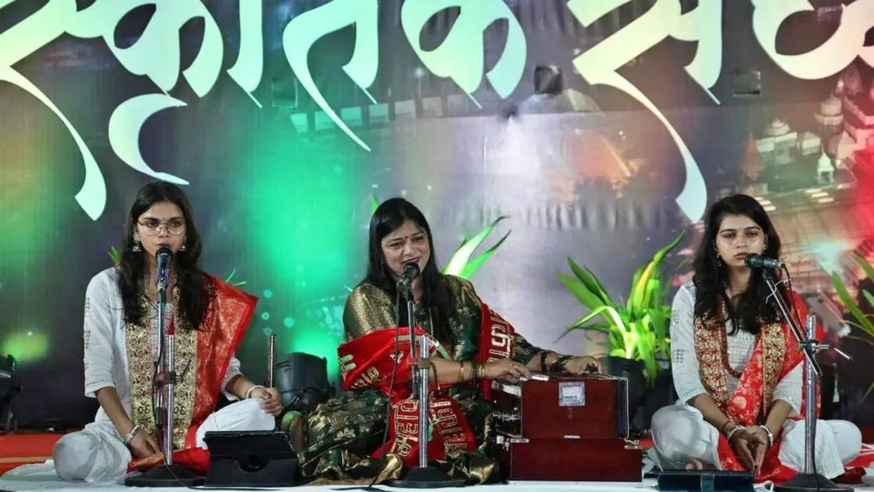 Ujjain News: Dr. Hitu Mishra's divine bhajan presentation in Mahakal Mahalok, devotees were overwhelmed
