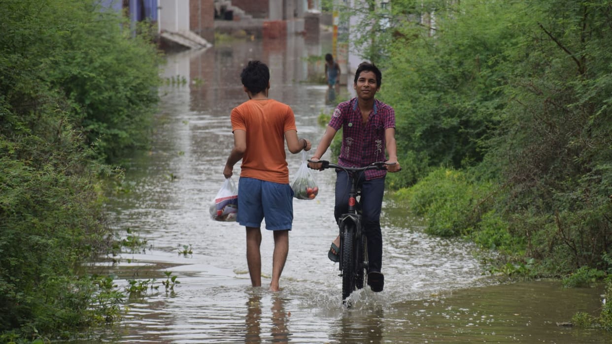 Varanasi Flood News 1203 people to leave home due and 248 families affected see latest image