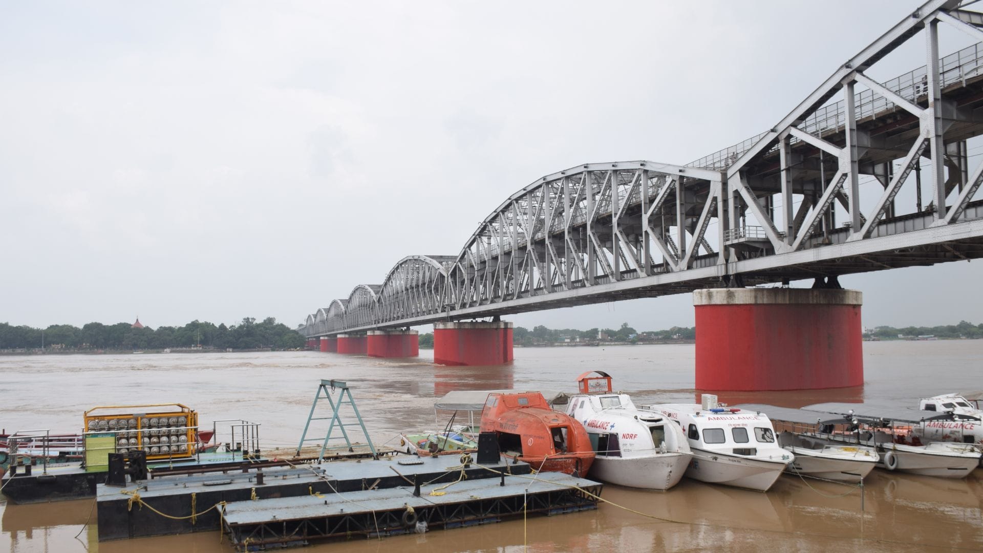 Varanasi Flood News 1203 people to leave home due and 248 families affected see latest image