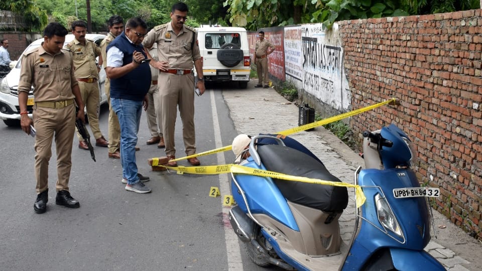 Aligarh Crime News Man Shoots Builder Over Suspicion of Affair With Girlfriend, Confesses to Police