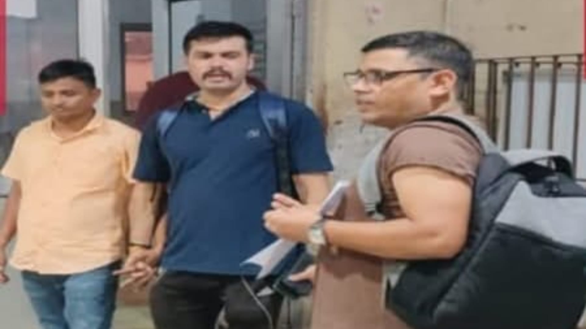 आरोपी के साथ सीबीआई की टीम