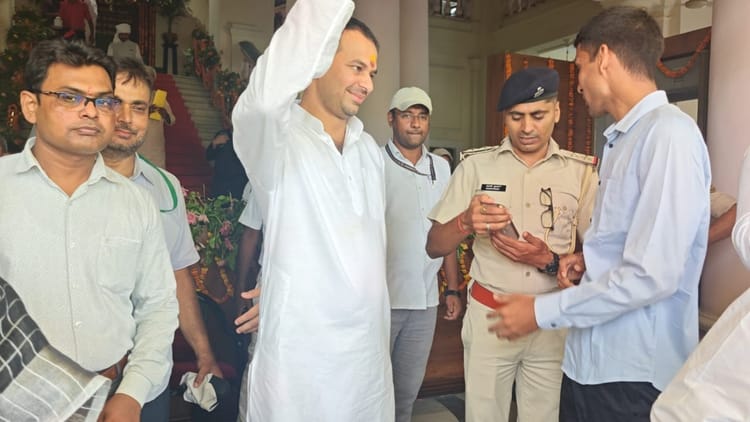 Bihar News : विधान सभा पहुंचकर भी तेज प्रताप बाहर से ही लौटे, काला ड्रेस नहीं पहनने पर कही यह बात