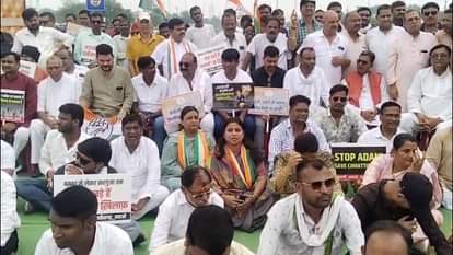 Statewide protest by Congress Economic blockade against the arrest of Chaitanya Baghel Congressmen gathere