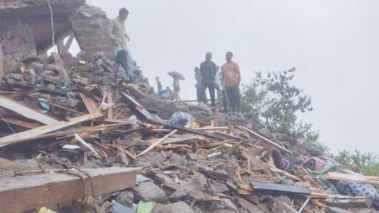 बारिश से हाहाकार: जम्मू-कश्मीर, हिमाचल और उत्तराखंड में 400 से अधिक सड़कें बंद; नदियां उफान पर, 4 लोगों की मौत