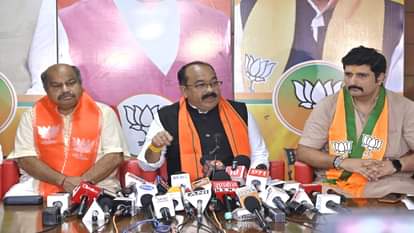 प्रेस कॉन्फ्रेंस लेते डिप्टी सीएम अरुण साव