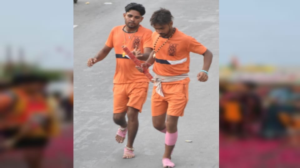 Kanwar Yatra 2025: Devotees Run 150 KM in 7 Hours, two Lakh Spent on Each Dak Kanwar Team