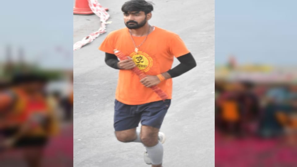 Kanwar Yatra 2025: Devotees Run 150 KM in 7 Hours, two Lakh Spent on Each Dak Kanwar Team