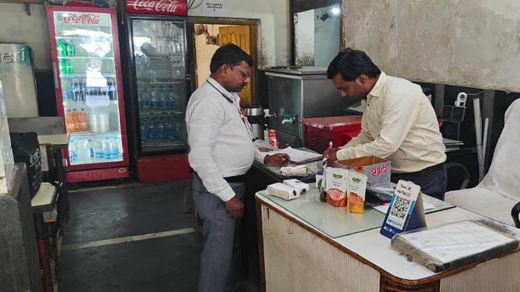 CG: नकली खोवा और मिठाइयों के जांच के लिए दुकानों पर खाद्य एवं औषधि विभाग ने दी दबिश, नमूनों को रायपुर भेजा