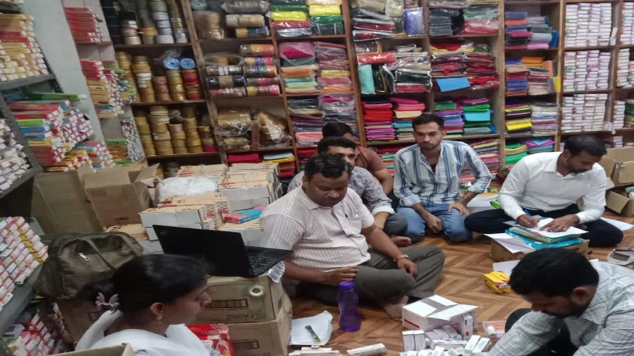 Food and Drug Department team raided, found a huge stock of medicines in a cosmetic shop in CG
