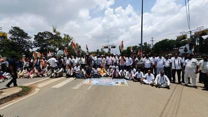 Statewide protest by Congress Economic blockade against the arrest of Chaitanya Baghel Congressmen gathere