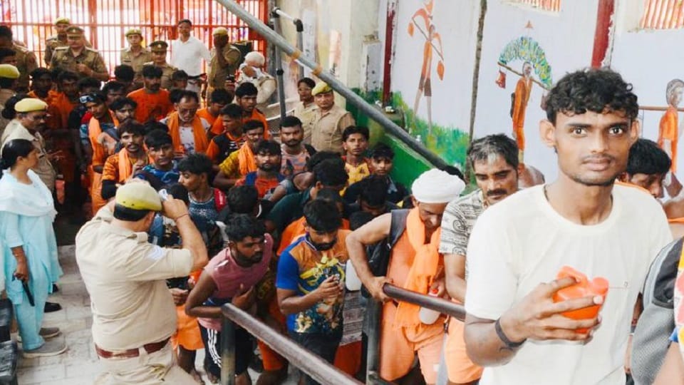 Baghpat: Flood of faith in Pura Mahadev, know how many lakhs of Shiva devotees performed Jalabhishek