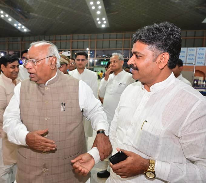 नेता प्रतिपक्ष टीकाराम जूली।