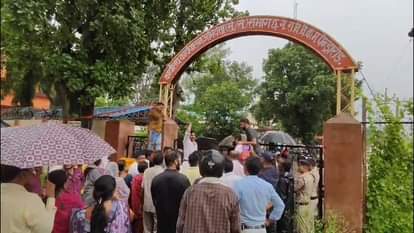 Statewide protest by Congress Economic blockade against the arrest of Chaitanya Baghel Congressmen gathere