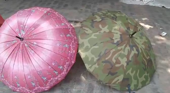 Kanpur Umbrella business drowned due to less rain traders said production cost increased became expensive