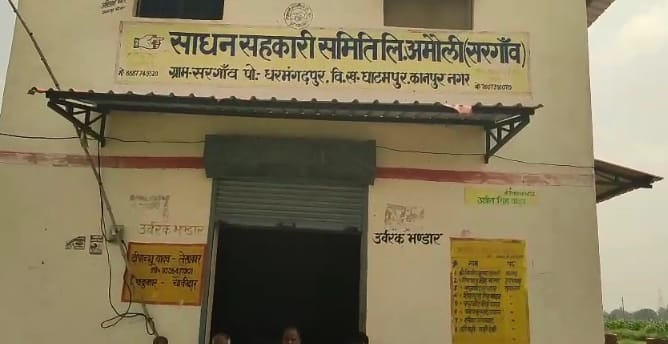 Kanpur There is no DAP in cooperative societies farmers are worried said this is a crisis for the crop