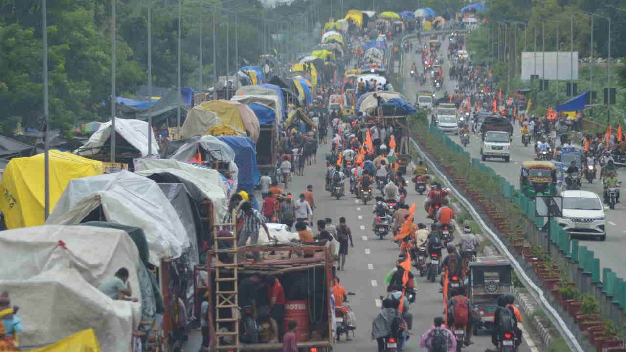 Kanwar Yatra Haridwar In two days 2.51 million Shiva devotees collected Ganga water Uttarakhand news