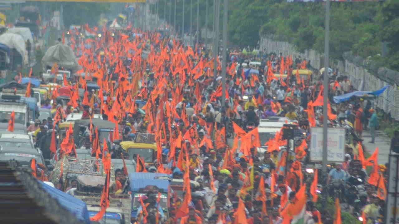 Kanwar yatra 2025 final phase Kanwar yatri fainted SSP Ajay Singh took him to the hospital Dehradun Haridwar